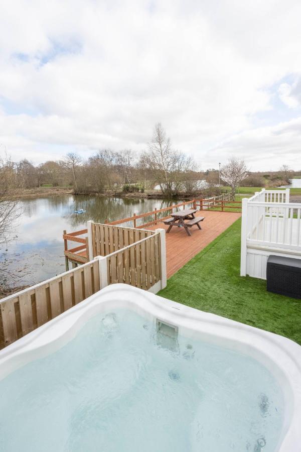 Hallcroft Fishery And Holiday Park Retford Exteriér fotografie