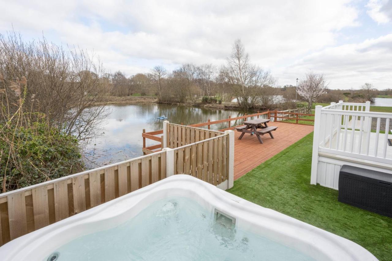 Hallcroft Fishery And Holiday Park Retford Exteriér fotografie